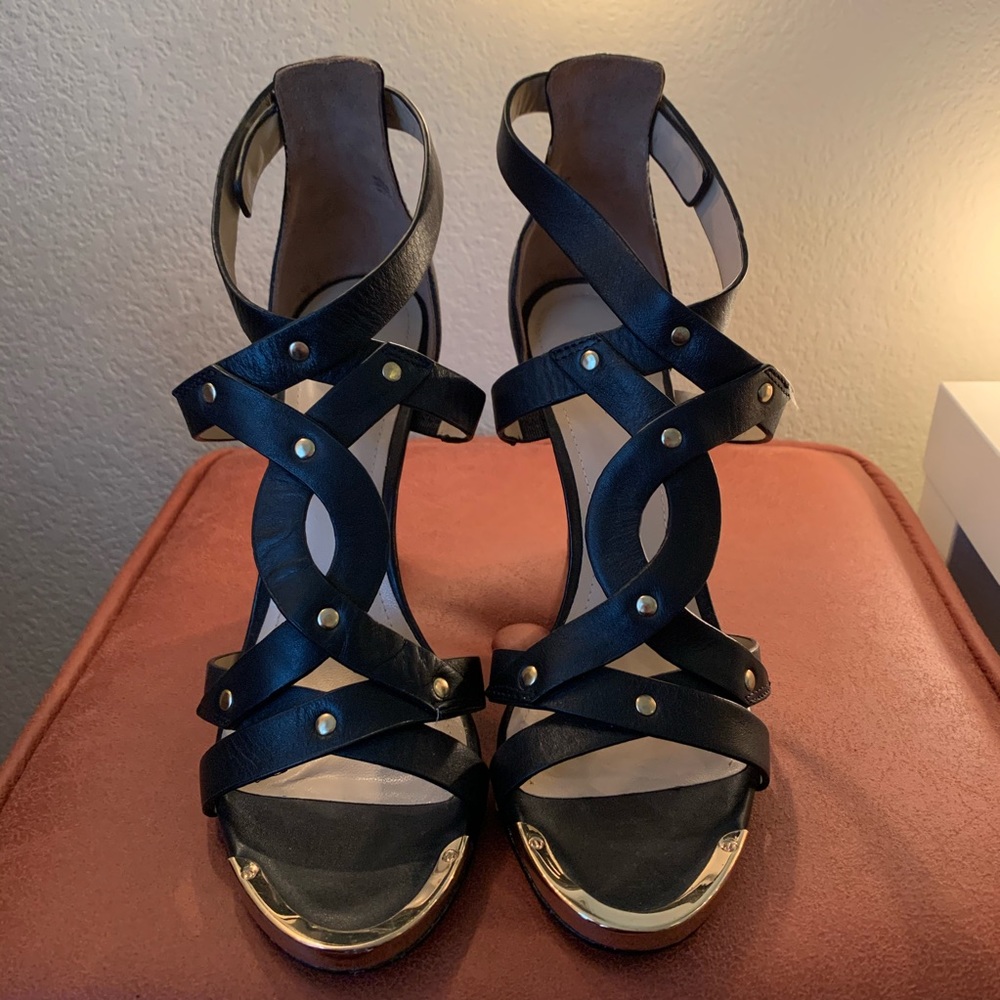 Pour La Victoire | Black Wedge Heel | Gold Detail
